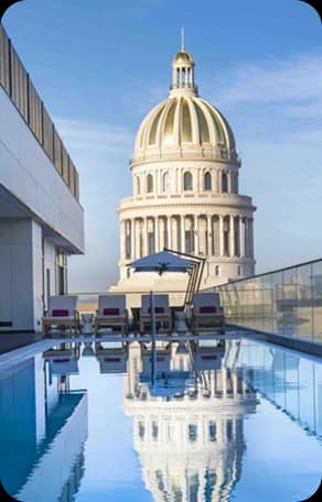 Vista de alojamiento con piscina